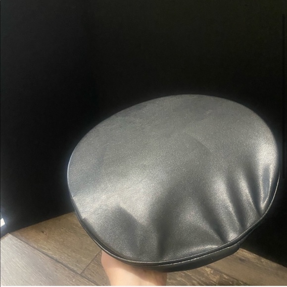 Matte and vinyl captains hat - Picture 3 of 4